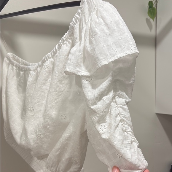 Universal Thread White Asymmetrical Ruffled Blouse - Picture 4 of 9